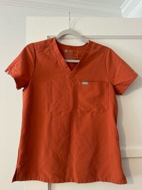 Figs Women's Scrubs matching set in Orange